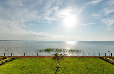 Rent of a modern furnished 2-room apartment, 58 m², Mamaia, Romania